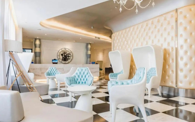 Orange Hotel Select
