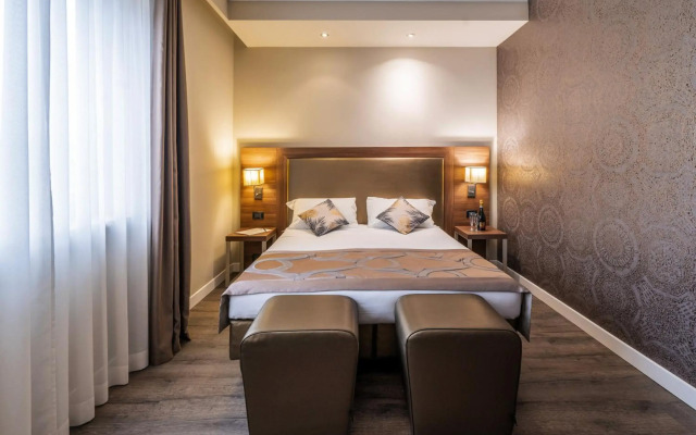 Smart Hotel Holiday