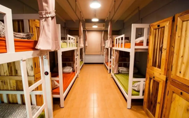 Eat - Ting Cafe and Hostel