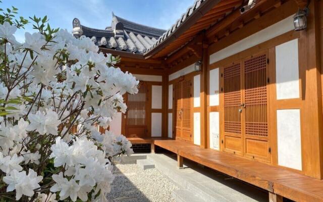 Pretty Hanok House