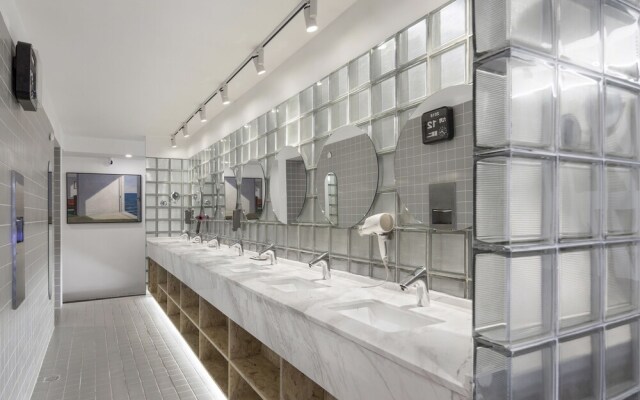 WEFLOW Hostel
