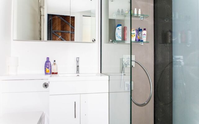 Stylish Studio Flat on Regents Canal Near Angel