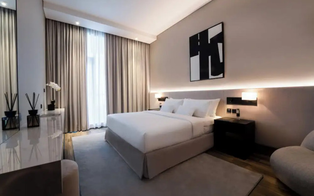 Lusso Hometels J One