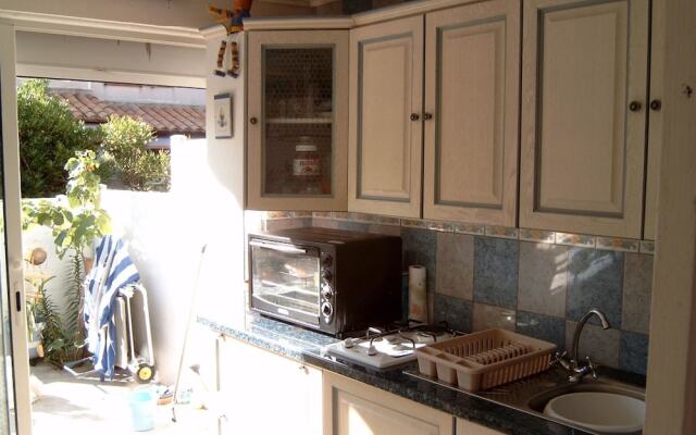 House With 2 Bedrooms in Leucate, With Enclosed Garden