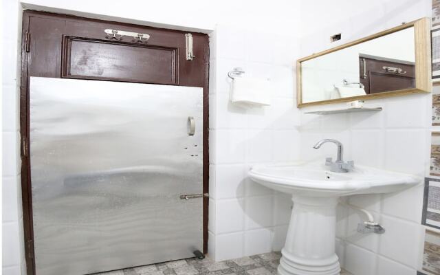 OYO 12025 Hotel Kamal Palace