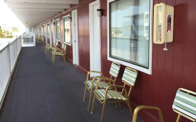Fish Tales Boardwalk Inn