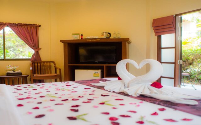 Phuket Leelavadee Hua Ting Resort