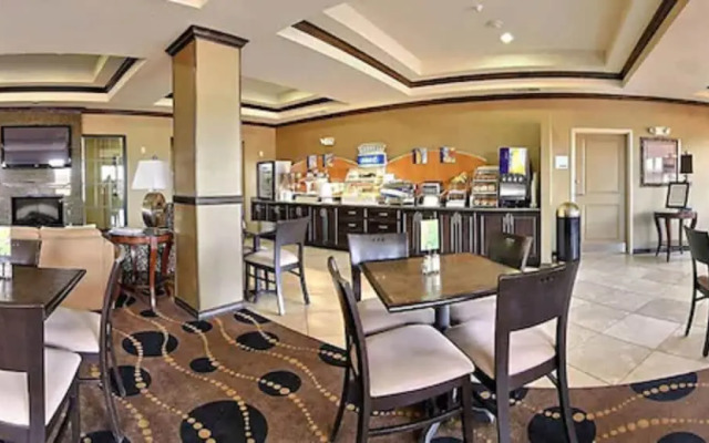 Holiday Inn Express Hotel & Suites Clovis