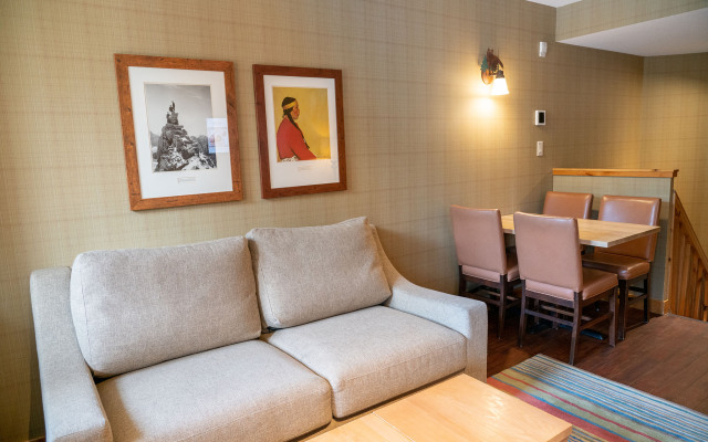 The Fox Hotel and Suites