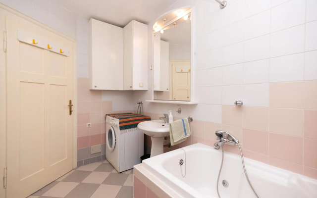 Palm garden apartment in center with big terrace