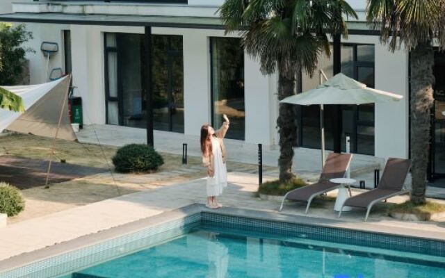 Yinye Moganshan Design Aesthetics Pool Resort Homestay