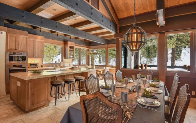 Joy on the River Stunning Waterfront Home for 10