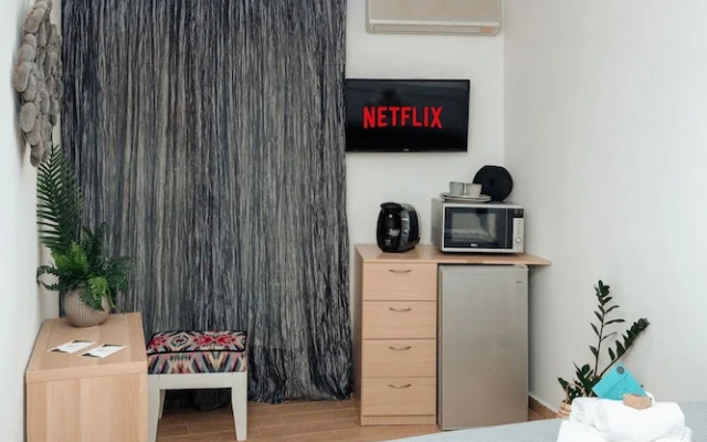 Sea View Studio With a Barbecue Area on the Terrace of the Building a Smart TV