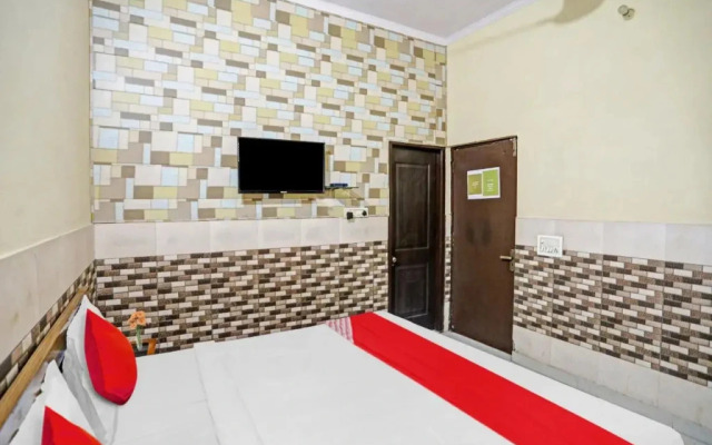 OYO Flagship Kashvi Palace Near Usmaanpur 1st pusta