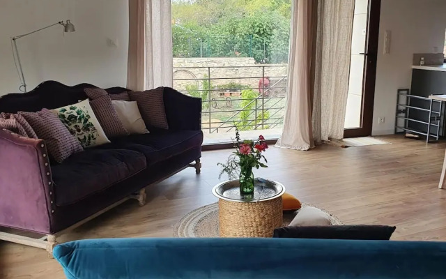 Bright, Modern Loft Comfortable Vacation Home