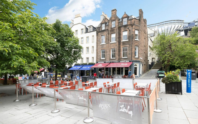 ALTIDO Glamorous1-bed flat overlooking Grassmarket