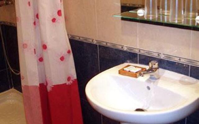 Studios Pelayo Guest House