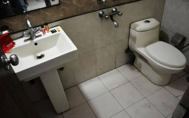 Mu Stay Guest House by OYO Rooms