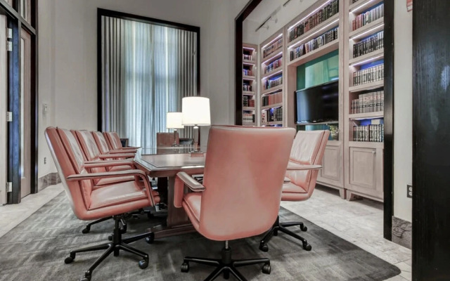Bluebird Suites in Crystal City