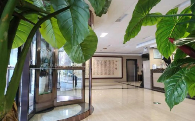 Dandong Dihao Business Hotel (Yalujiang Broken Bridge)