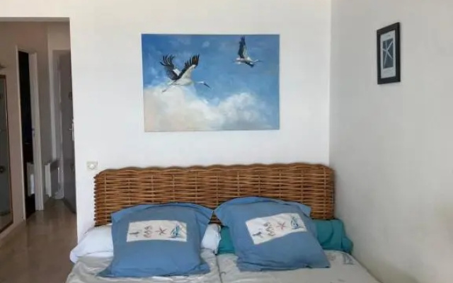 Grand studio vue mer à Marina Baie des Anges