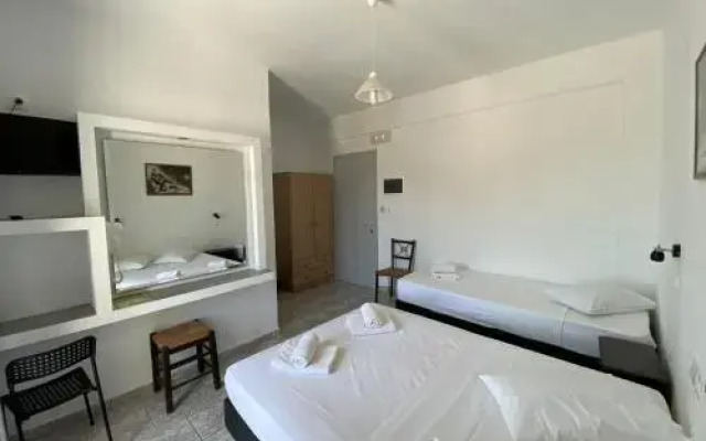 Deep Blue Rooms & Apartments
