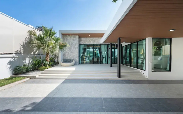 Mövenpick Pool Villa 6BR