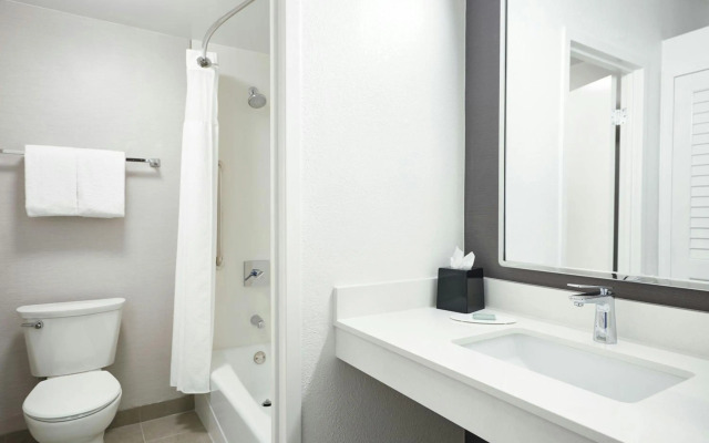 Courtyard by Marriott St Louis Westport Plaza