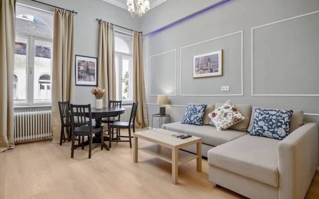 Venus Apartments - Akacfa street I