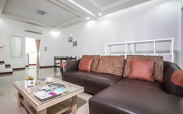 Baan Kiet 3 7 units 2 Bedroom Jacuzzi Townhomes