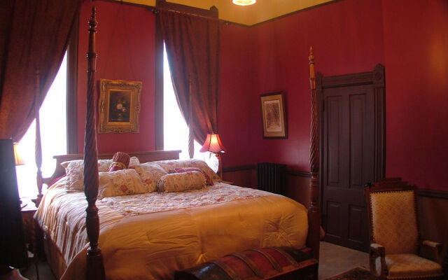 Martin & Mason Hotel