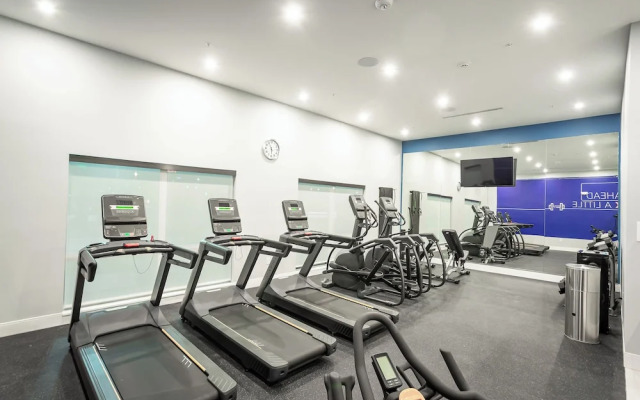 Holiday Inn Express & Suites Waco Downtown