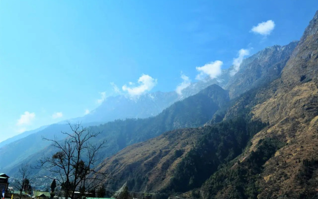 Rufina Lachung De'Crown