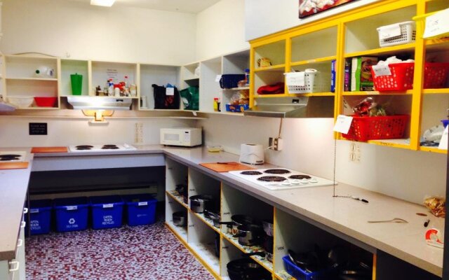 HI-Victoria Hostel