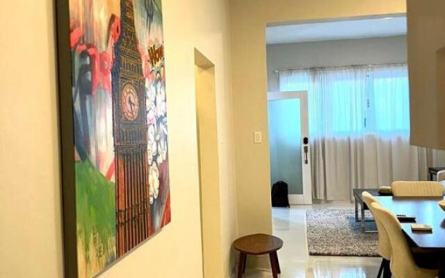 Luxurious Beachside 3-Br Apt