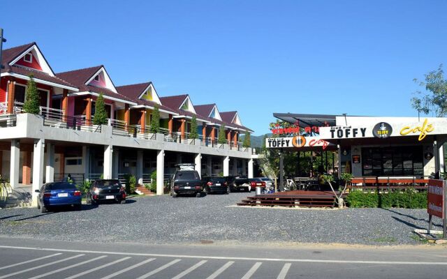 Toffee House Resort