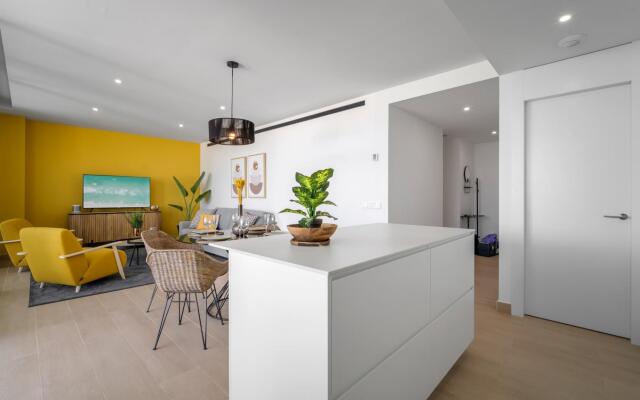 Levi in Fuengirola with 2 bedrooms and 2 bathrooms