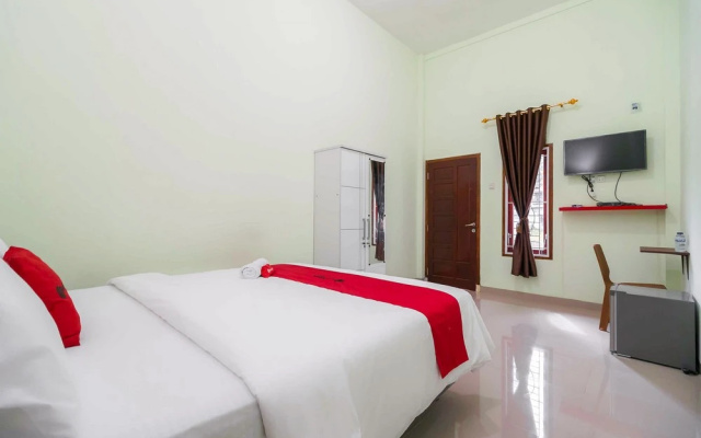RedDoorz Syariah Near RSUD Dr HM Rabain Muara Enim – Guest Rooms – Muara Enim