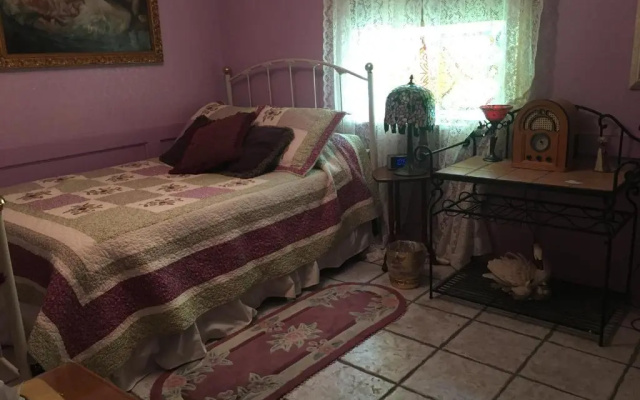 Shady Lady Bed  Breakfast