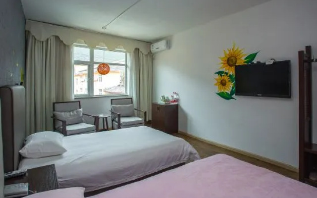 Luguhu Aishang Hotel