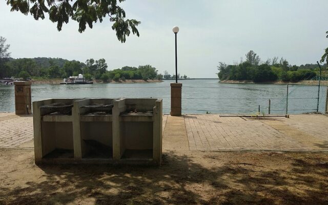 Themed Apartments @ Straits View Villas