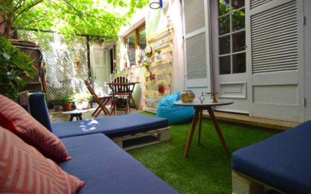 Yogi Hostel
