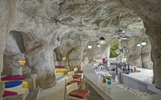 Crystal Cove by Elegant Hotels - All-Inclusive