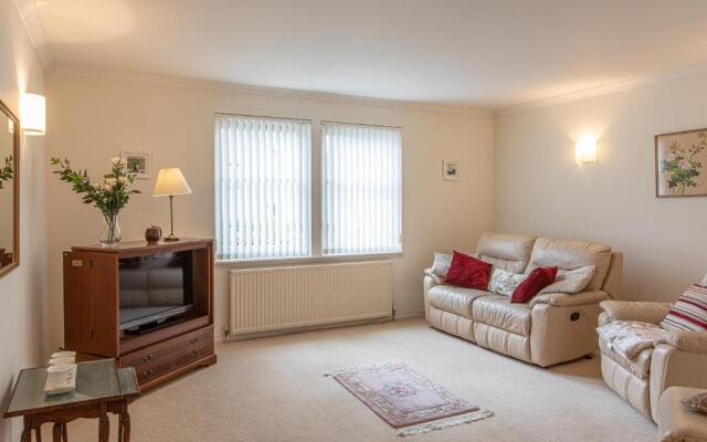 Cults Court Apartment