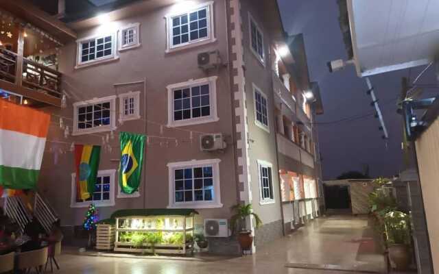 Dollys Villagio Apartments
