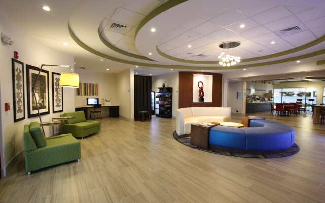 Holiday Inn Express & Suites Lakeland South, an IHG Hotel