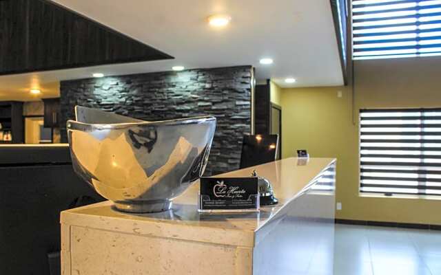 La Huerta Inn & Suites