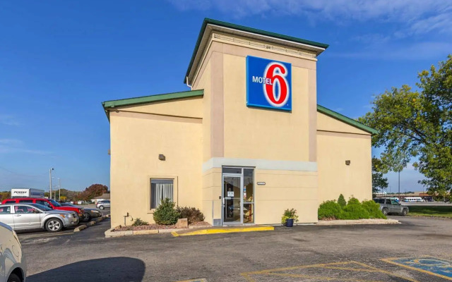 Motel 6-Moline, IL