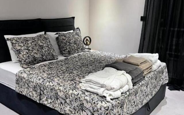 Lagonisi Luxury Apartment by the sea