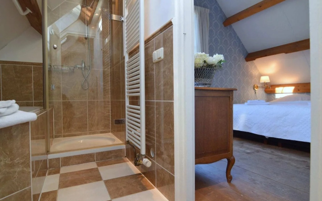 Authentic Mansion in Deil near Lake